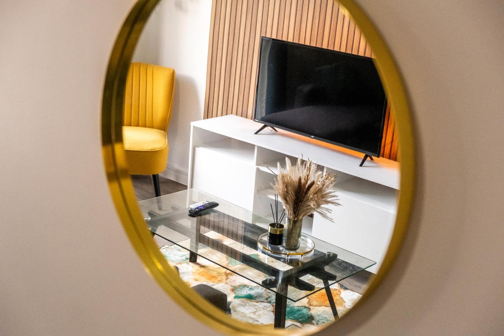 City Centre Emerald Escape - Sleeps-6, 2Beds & 2Baths , Netflix , Free Internet เบอร์มิงแฮม ภายนอก รูปภาพ