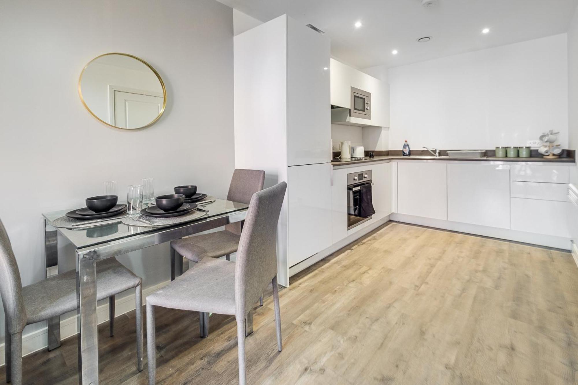 City Centre Emerald Escape - Sleeps-6, 2Beds & 2Baths , Netflix , Free Internet เบอร์มิงแฮม ภายนอก รูปภาพ