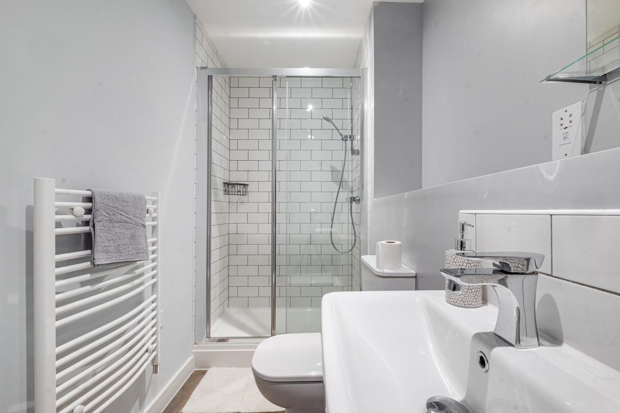 City Centre Emerald Escape - Sleeps-6, 2Beds & 2Baths , Netflix , Free Internet เบอร์มิงแฮม ภายนอก รูปภาพ