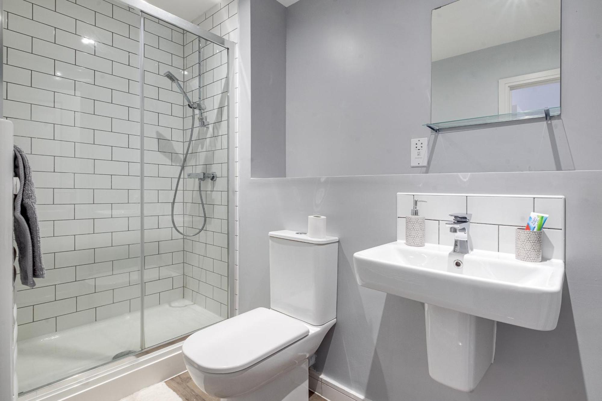 City Centre Emerald Escape - Sleeps-6, 2Beds & 2Baths , Netflix , Free Internet เบอร์มิงแฮม ภายนอก รูปภาพ