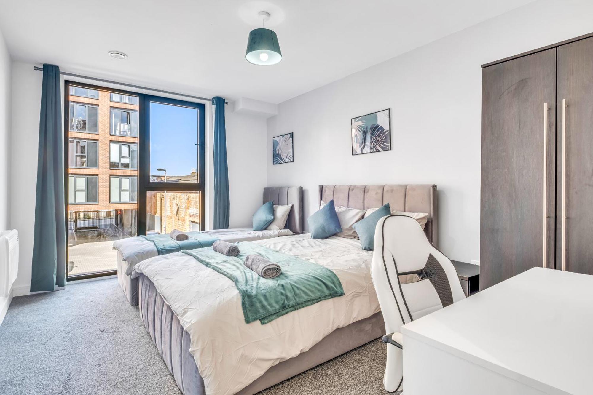 City Centre Emerald Escape - Sleeps-6, 2Beds & 2Baths , Netflix , Free Internet เบอร์มิงแฮม ภายนอก รูปภาพ