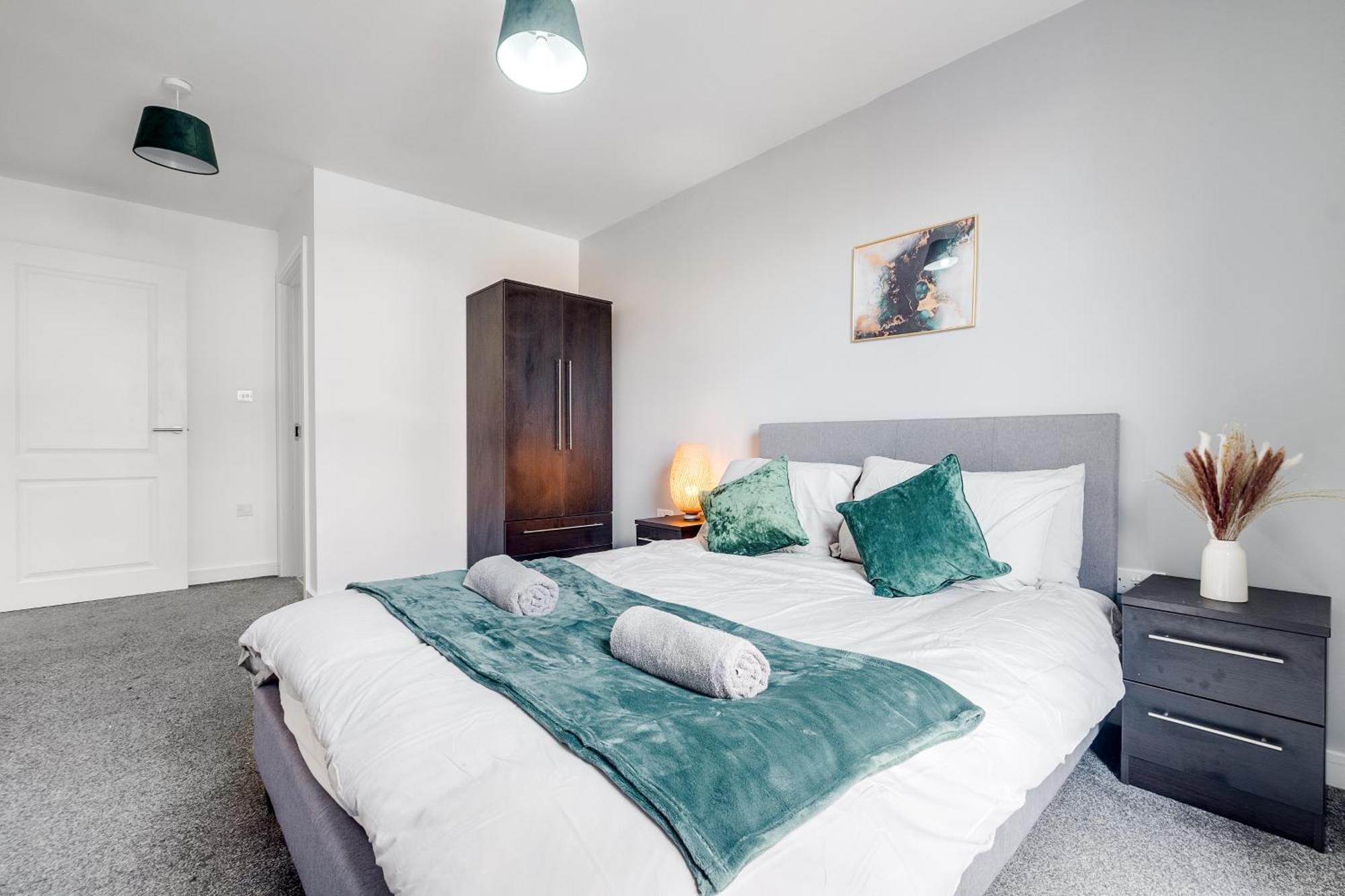 City Centre Emerald Escape - Sleeps-6, 2Beds & 2Baths , Netflix , Free Internet เบอร์มิงแฮม ภายนอก รูปภาพ