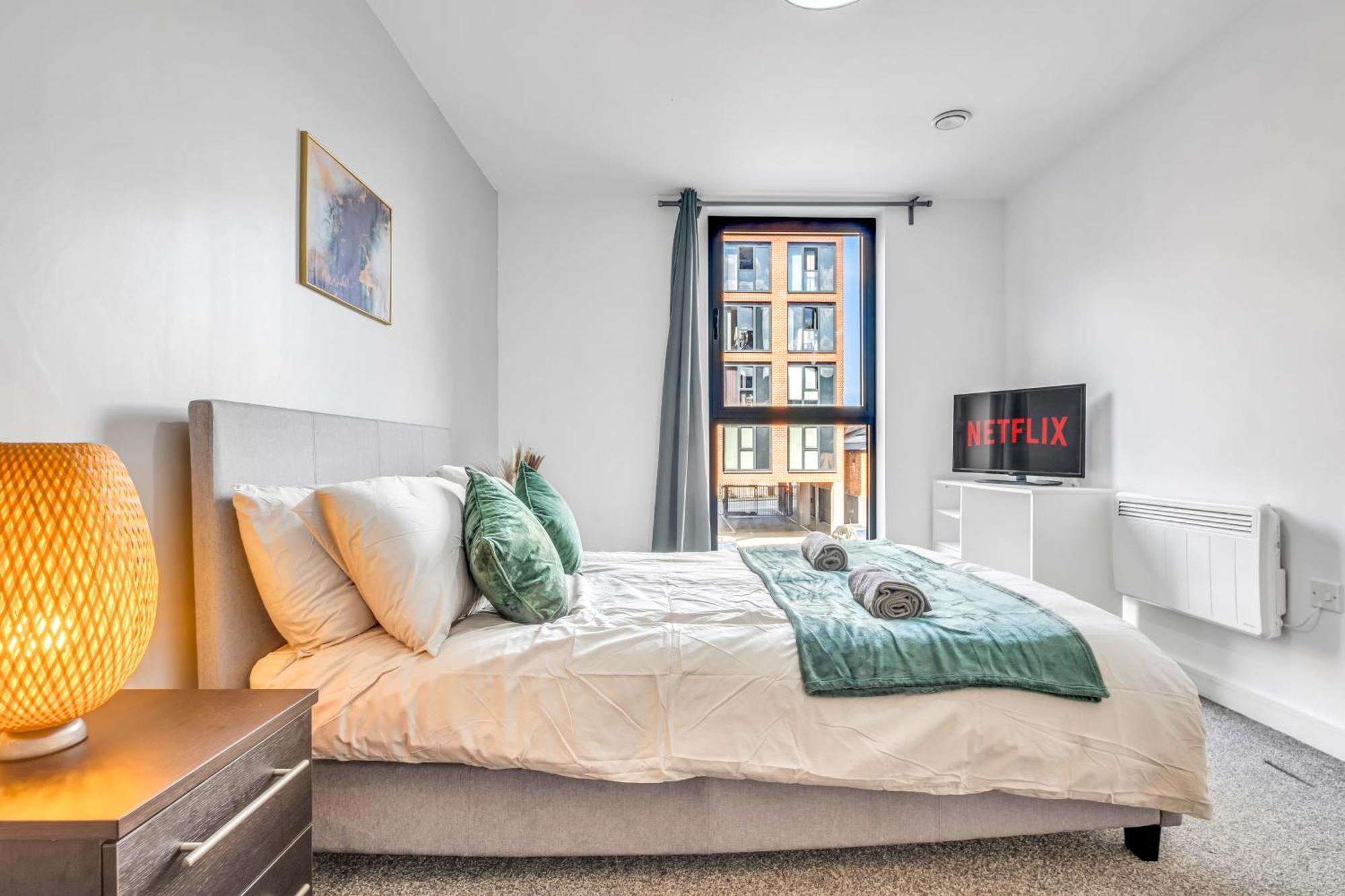 City Centre Emerald Escape - Sleeps-6, 2Beds & 2Baths , Netflix , Free Internet เบอร์มิงแฮม ภายนอก รูปภาพ