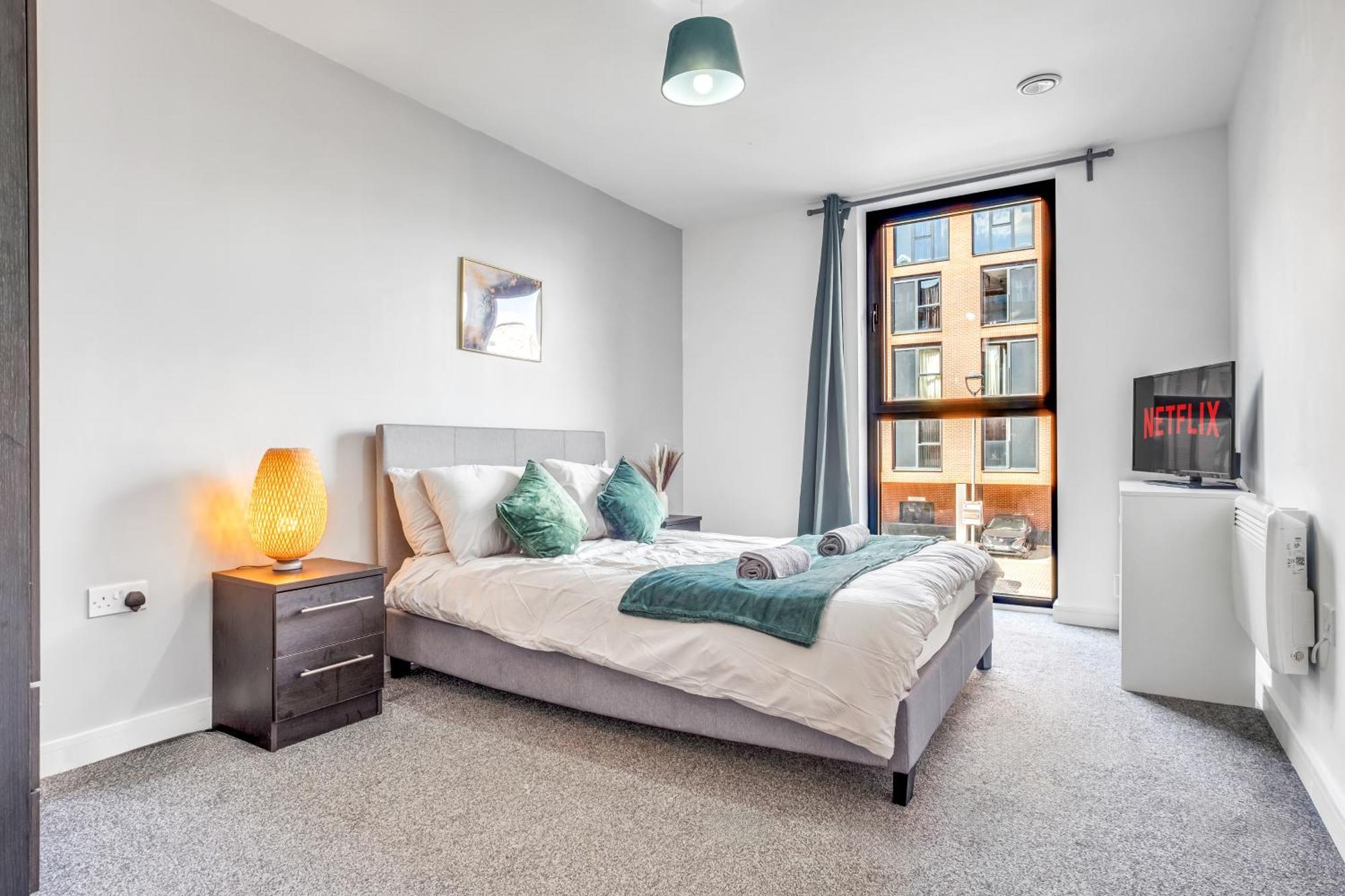 City Centre Emerald Escape - Sleeps-6, 2Beds & 2Baths , Netflix , Free Internet เบอร์มิงแฮม ภายนอก รูปภาพ