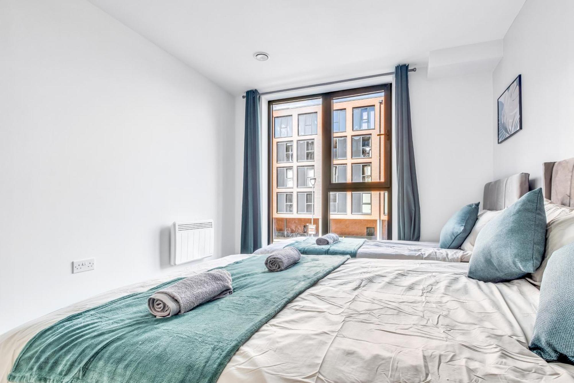 City Centre Emerald Escape - Sleeps-6, 2Beds & 2Baths , Netflix , Free Internet เบอร์มิงแฮม ภายนอก รูปภาพ
