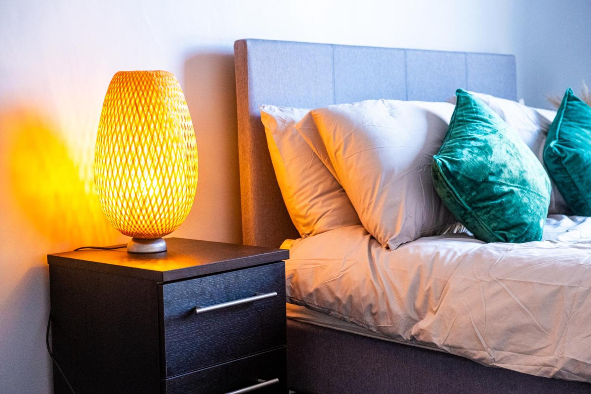 City Centre Emerald Escape - Sleeps-6, 2Beds & 2Baths , Netflix , Free Internet เบอร์มิงแฮม ภายนอก รูปภาพ