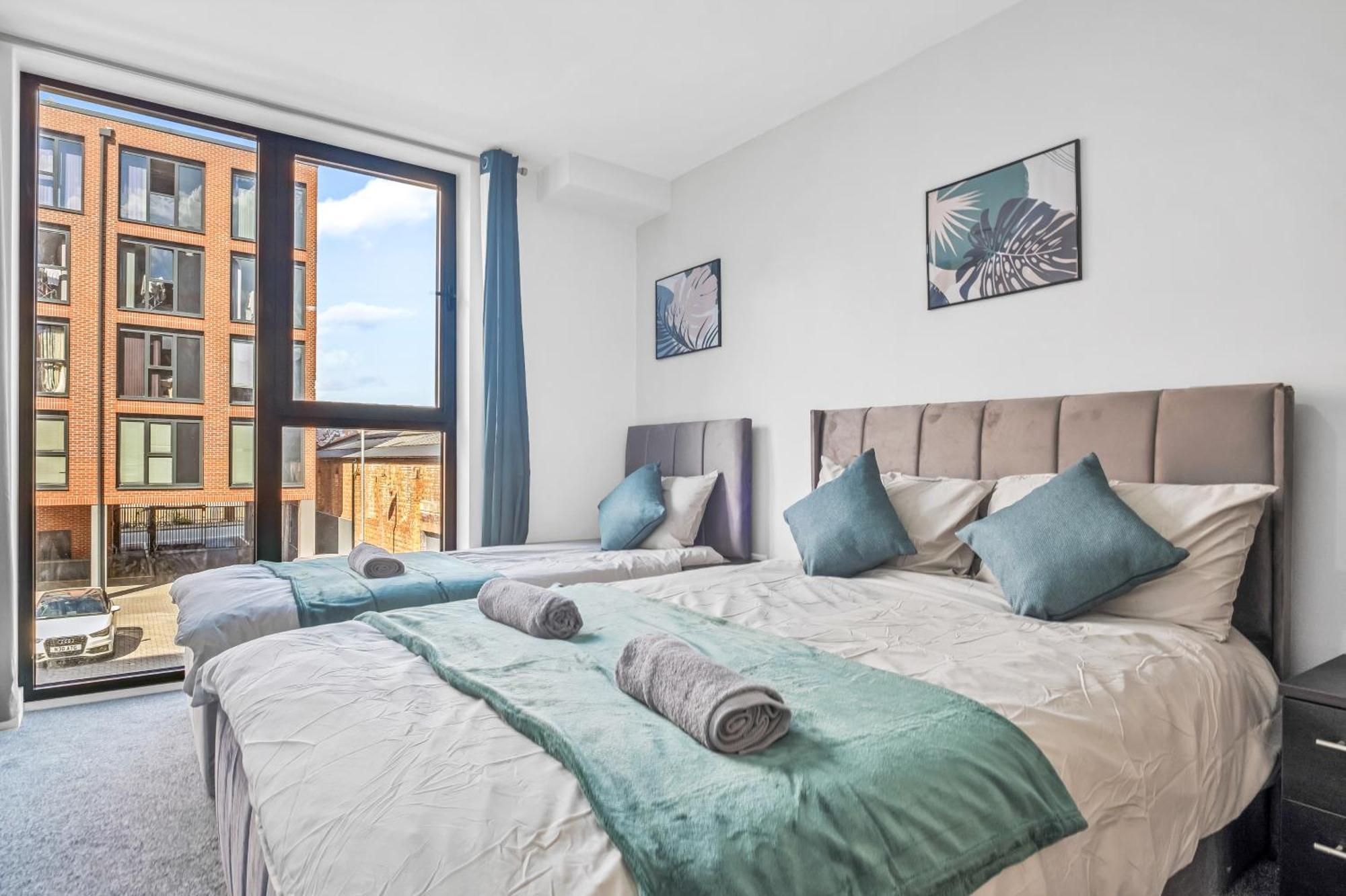 City Centre Emerald Escape - Sleeps-6, 2Beds & 2Baths , Netflix , Free Internet เบอร์มิงแฮม ภายนอก รูปภาพ