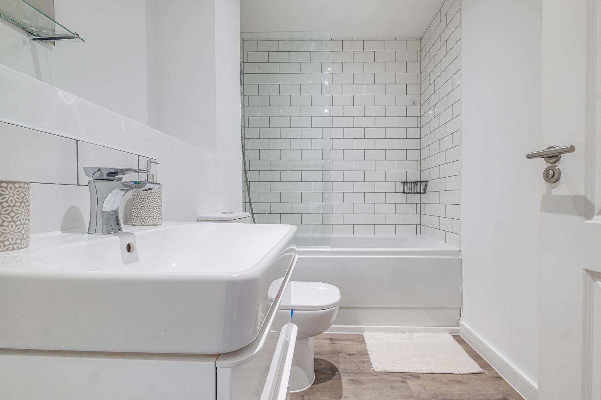 City Centre Emerald Escape - Sleeps-6, 2Beds & 2Baths , Netflix , Free Internet เบอร์มิงแฮม ภายนอก รูปภาพ